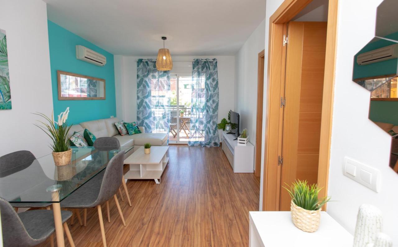 Holidays By The Sea Apartments Малага Экстерьер фото